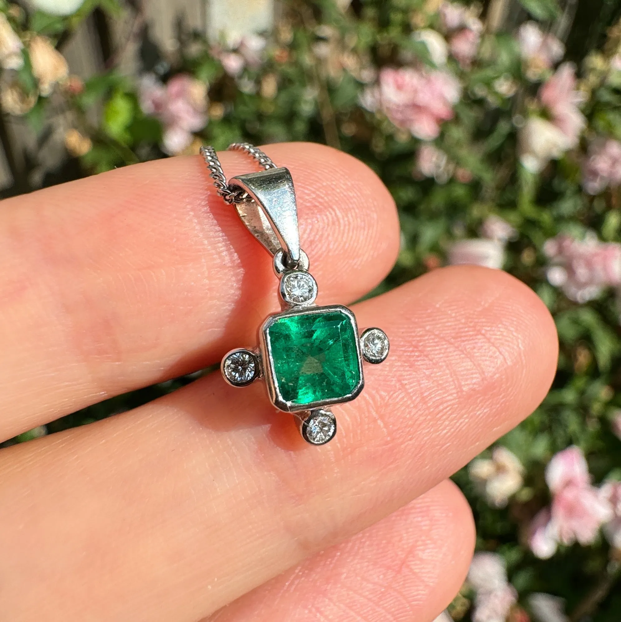 Contemporary 18ct White Gold Emerald & Diamond Pendant