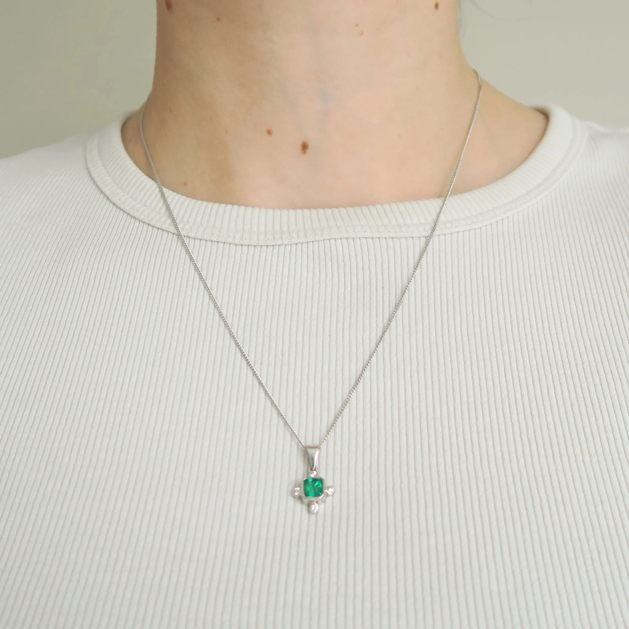 Contemporary 18ct White Gold Emerald & Diamond Pendant