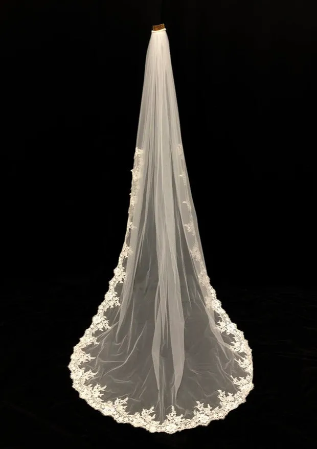 Elizabeth | Lace Long Veil