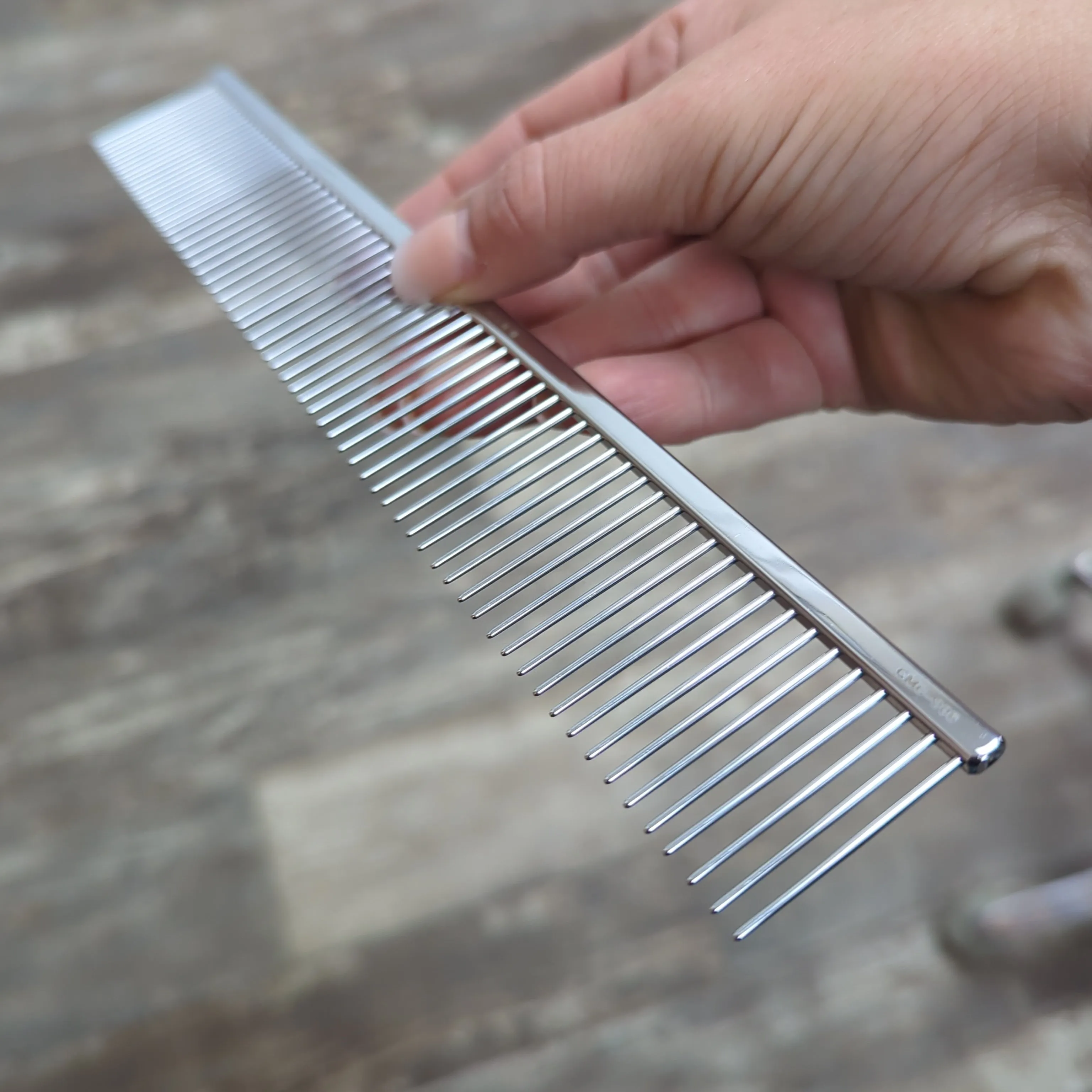 KISS scissoring Comb