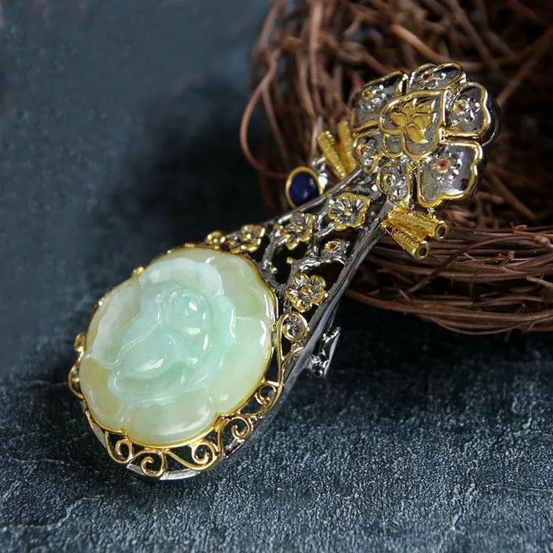 Natural Hand Carved Jade Floral Necklace Pendant/Brooch