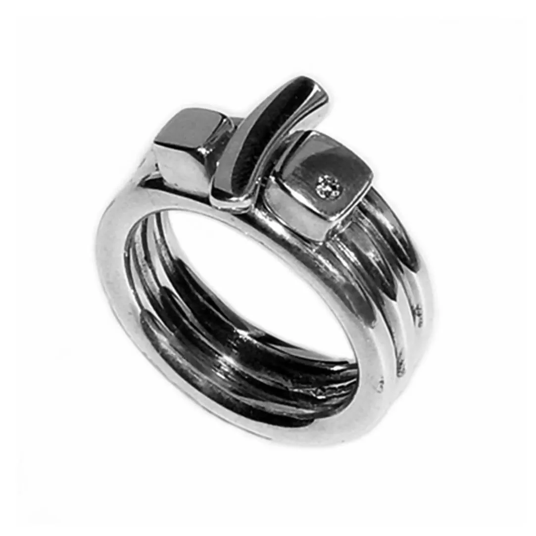 Polished silver ring with diamond and silver detail