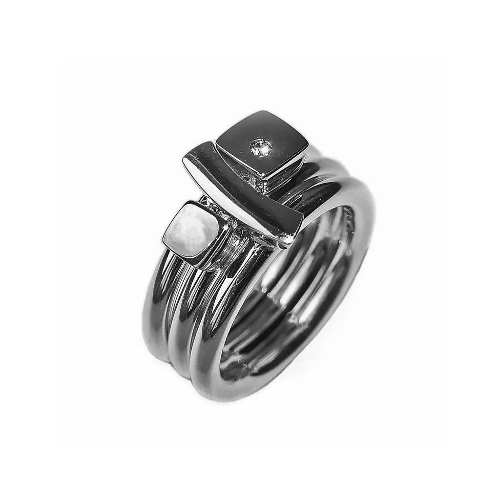 Polished silver ring with diamond and silver detail